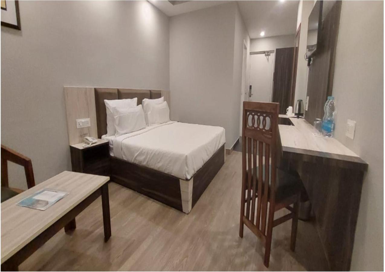Hotel Square One By D'Polo ดารัมซาลา ภายนอก รูปภาพ