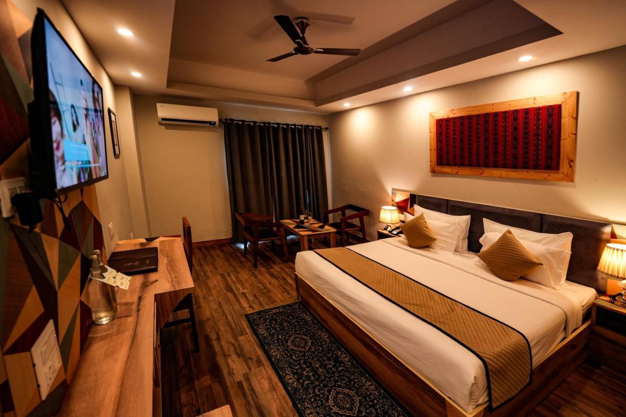 Hotel Square One By D'Polo ดารัมซาลา ภายนอก รูปภาพ
